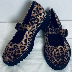 Torrid Leopard Print Mary Jane Flats 9WW Lug Soles Soft velvet upper Black Brown